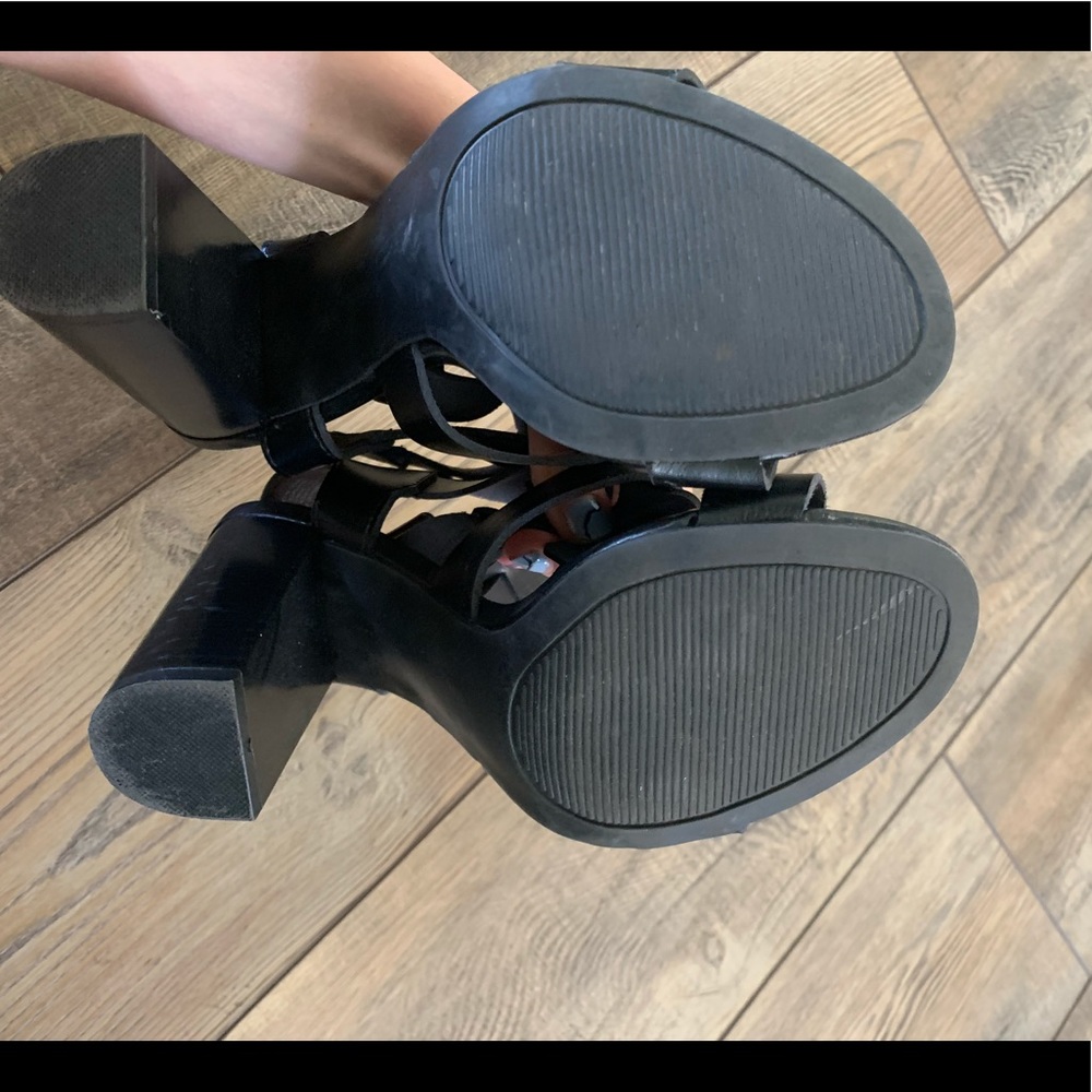 Heels - Picture 7 of 7